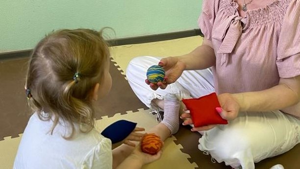 Мастер-класс «Нейропсихологическая коррекции нарушений письма и чтения, посредством использования кинезиологических мячей и мешочков»